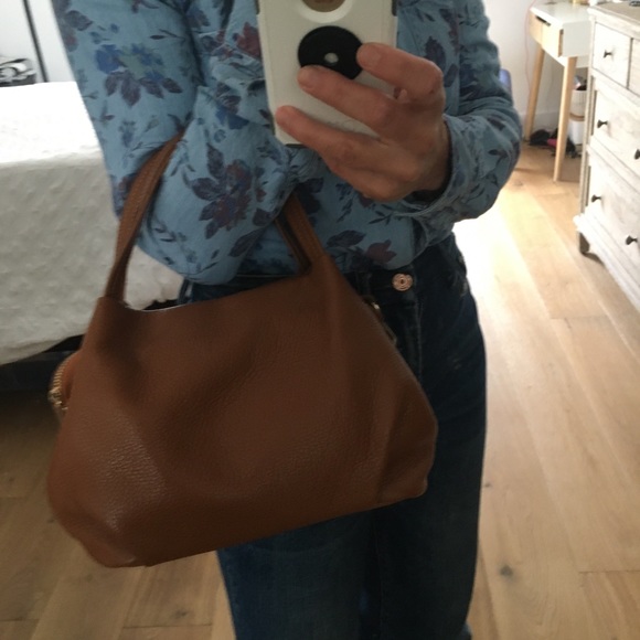 Crossbody bags, leather, sm/medium size priced individually questions?Please ask - Picture 7 of 12